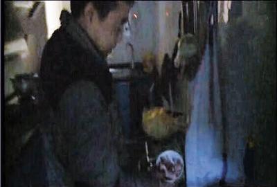 市民买回几十斤猪肉做香肠 夜里却见发蓝光2 市民买回几十斤猪肉做香肠 夜里却见发蓝光2