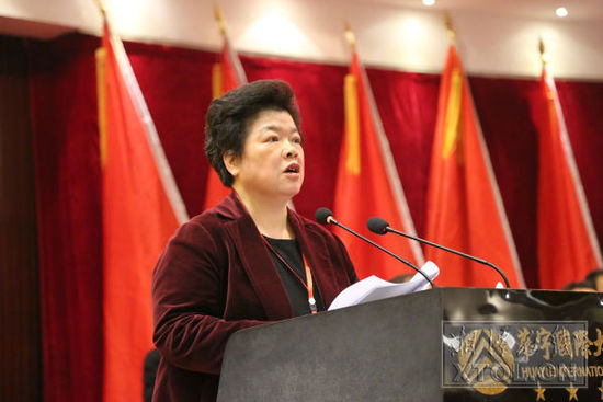 湘潭市政协主席周放良代表政协湘潭市十一届委员会常务委员会向大会作工作报告。