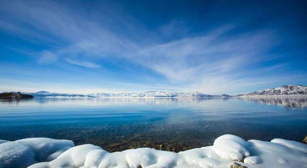 天山脚下倒挂冰凌似“卷珠帘”1
