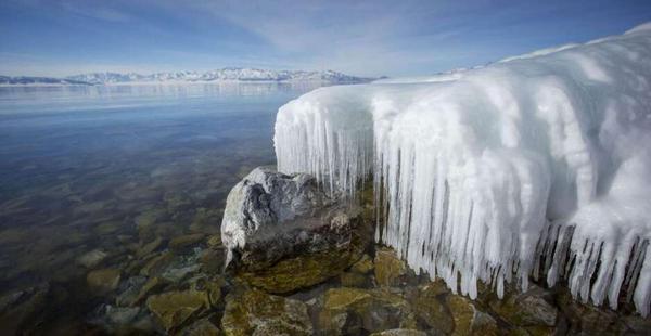 天山脚下倒挂冰凌似“卷珠帘”6