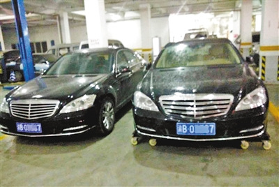 奔驰巧遇“克隆兄弟” 车牌车架号一模一样 奔驰巧遇“克隆兄弟” 车牌车架号一模一样