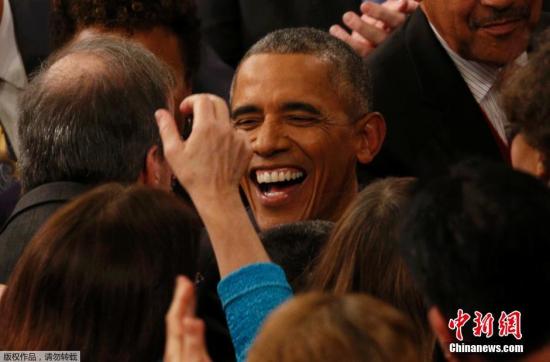 当地时间2016年1月12日晚，美国华盛顿，美国总统奥巴马进行其总统任期内的最后一次国情咨文，也是其第七次进行国情咨文。根据白宫提供的国情咨文节选，奥巴马将在讲话中呼吁要拒绝党派间的互不信任，以修补当前政治?！拔颐窍胍奈蠢窗彝サ幕龊桶踩⒅鸩教嵘纳钏揭约拔蟠粝乱桓隹沙中暮秃推降男乔?。这些都在我们力所能及的范围之内。只有我们共同努力，这样的未来才会实现；只有我们进行理性和有建设性的辩论，这样的未来才会实现。”他说。