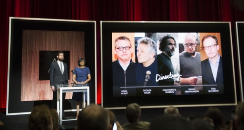 1月14日，在美国加利福尼亚州，演员约翰·克拉辛斯基（左）和美国电影艺术与科学学院主席谢丽尔·布恩·艾萨克斯宣布第88届奥斯卡最佳导演提名。