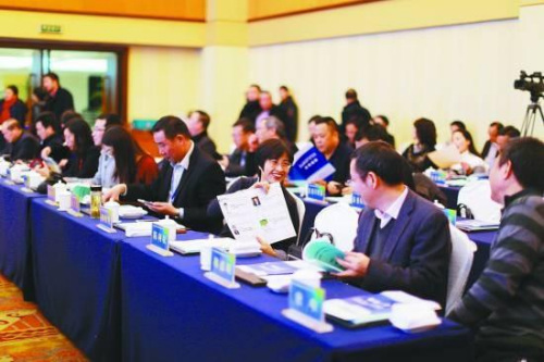 专家谈村干部贿?。好谎∩弦部赡芴把【偃菀装彰饽? style=