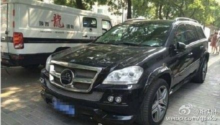 小孩划豪车当场被抓 盘点坑爹的熊孩子