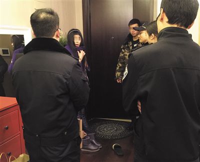 女粉丝私闯明星家中 裸身躺浴缸泡澡(图)