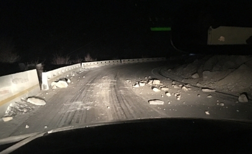 据中国地震台网消息，1月21日1时13分在青海海北州门源县（北纬37．68度，东经101．62度）发生6.4级地震，震源深度约10千米。