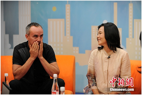 资料图：2015年龚琳娜、老锣做客<a target='_blank' href='http://www.chinanews.com/' >中新网</a>视频访谈。<a target='_blank' href='http://www.chinanews.com/' >中新网</a>记者 李卿 摄