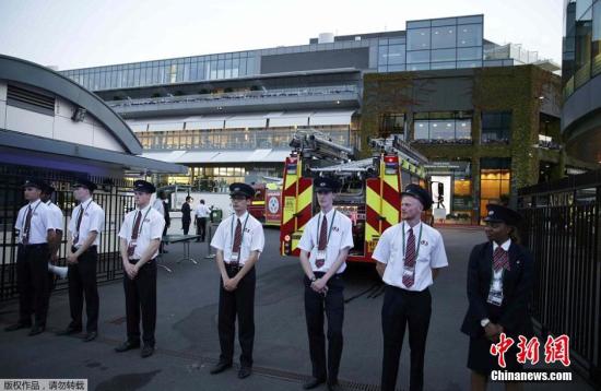 由于欧洲的高温天气，2015年的温布尔登网球公开赛成了最热的一届温网赛事。