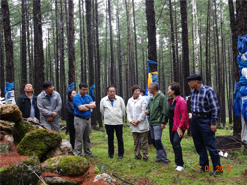 4郑福田副主席（中）带领调研组就“蒙古族源”研究进展情况赴呼伦贝尔市考察调研_副本