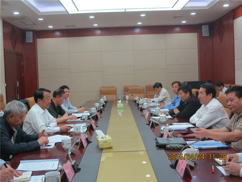 5牛广明副主席（左二）带领考察组就行政执法监督赴广西壮族自治区学习考察，听取广西相关部门介绍情况_副本