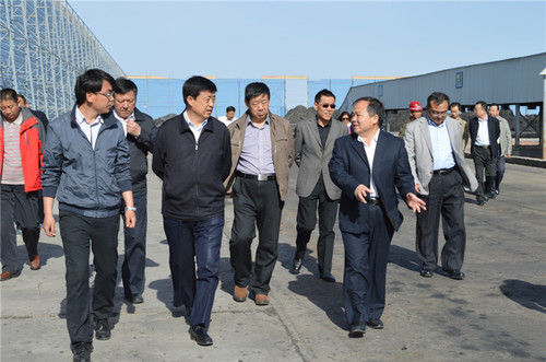 9梁铁城副主席（前左二）带领调研组就“加快煤炭物流园区建设，推进中蒙务实合作”赴乌兰察布市考察调研_副本