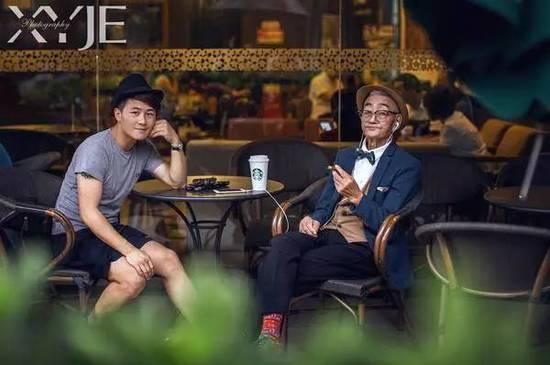 酷毙了！孙子给85岁爷爷拍了一组街拍照