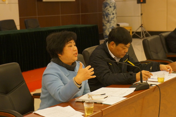 1月25日下午，集美区政协文教卫体委员会小组讨论现场，欧阳萍委员发言指出，国家开放二胎，这对学校冲击很大，非编教师没有生育基金，他们将面临很大的问题。