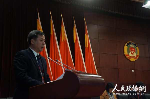 厦门市湖里区政协主席林凡作常委会工作报告。