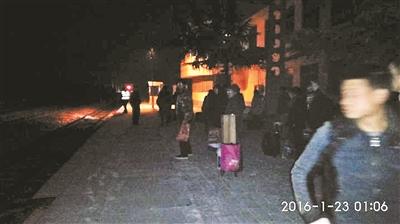 列车长回应报错站乘客误下车:自掏腰包找车接送