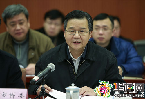 主办单位市科委主任李殿勋汇报提案办理情况。