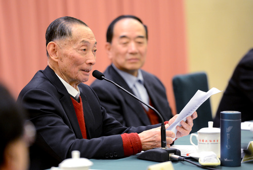 全国政协京昆室成立30年座谈会现场全国政协委员、京昆室副主任梅葆玖委员发言 (1)