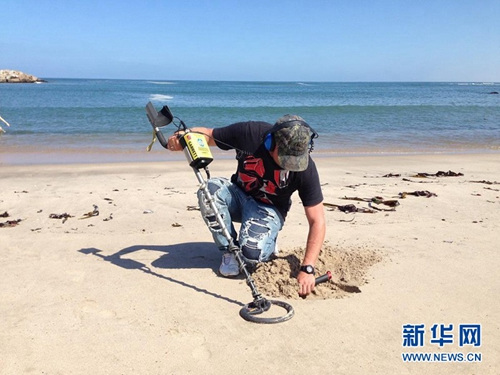 纳米比亚海滩现新“淘金者”:挖出硬币钻戒等