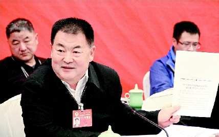 任亚平参加小组讨论 任亚平参加小组讨论