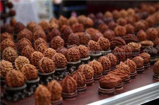 二忌“哗哗”盘核桃 二忌“哗哗”盘核桃