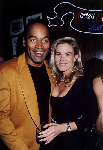 辛普森的狱友称：“辛普森说，每个人都认为妮克尔是个圣人，但她不是?！保ㄍ辰赝迹? style=