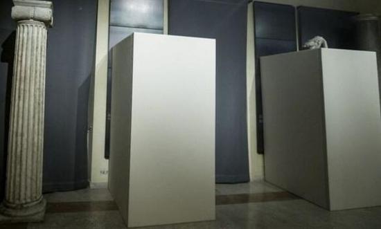 一些裸体塑像被遮盖起来(图片来源网络)