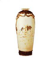 这件白地黑花猴鹿纹瓶以黑彩绘画，可谓将猴子的顽皮、小鹿的警觉、双雁的动势刻画得细腻传神。