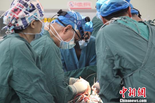 意大利7旬“白衣天使”无偿救助河北患儿