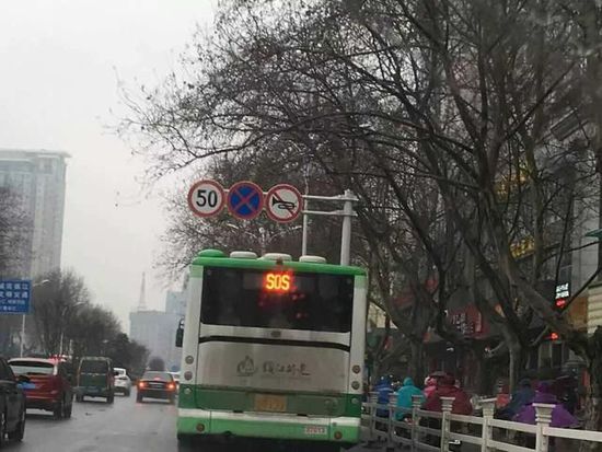 该辆公交车 网友供图 该辆公交车 网友供图