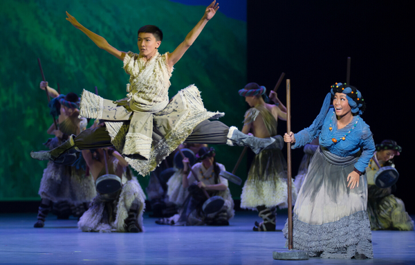 舞剧中所表现的仓央嘉措童年时代。 刘海栋 摄