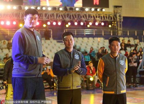 上海纪念赛姚明当裁判 身材发福队友动手理论