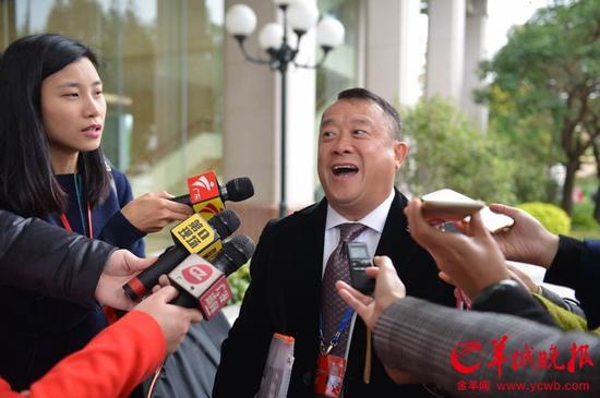 广州市政协会议开幕 曾志伟参会关注交通拥堵