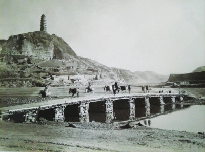 一九四三年前后，徐佛观受派进驻观察的延安。