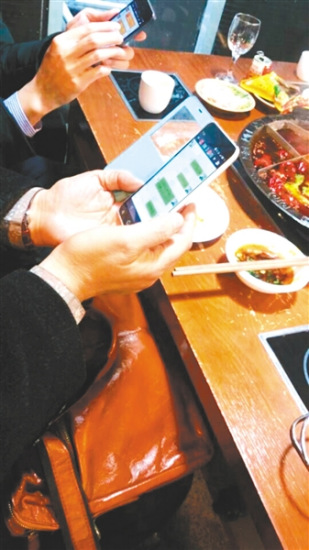 从晒模糊照到集五福：红包的文化内涵在变质？