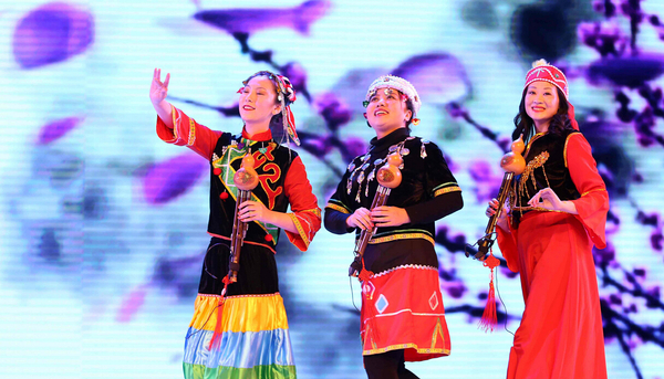 首届社区微春晚在北京市朝阳区安贞街道精彩亮相，将节目的精彩部分制作成小视频，上传到微信公众号，由全体居民经过投票决定出现在微春晚上的节目。