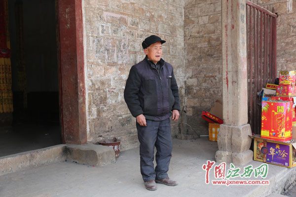 alt=为了实现父亲生前遗愿，曾会和在庙里一守就是十年