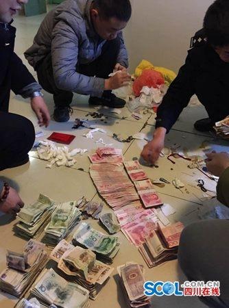 女子怀揣长刀闯火车站 衣服行李中装7万现金2 女子怀揣长刀闯火车站 衣服行李中装7万现金2