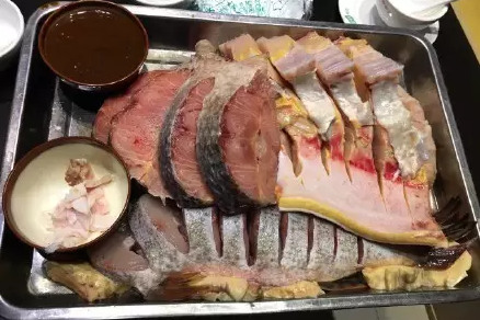 江苏游客称哈尔滨吃鱼被宰 两桌饭花1万多元1 江苏游客称哈尔滨吃鱼被宰 两桌饭花1万多元1