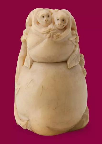 透雕练环九猴象牙盒 透雕练环九猴象牙盒