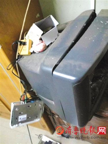电视机被砸坏(刘云供图)
