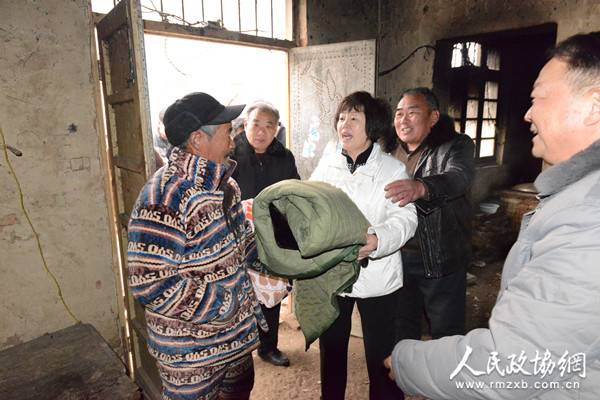 河南省商丘市政协开展春节慰问贫困群众活动