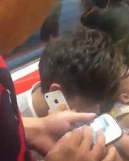 掐架揩油活春宫 地铁奇葩何其多