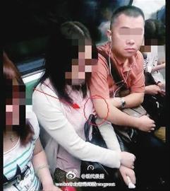 掐架揩油活春宫 地铁奇葩何其多