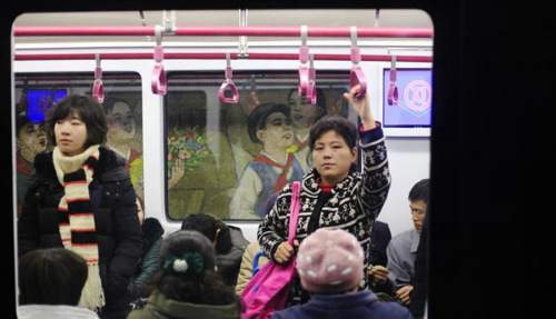 平壤市民体验地铁3