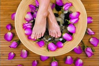 泡脚艾灸摩腹 节日三款简单养生法