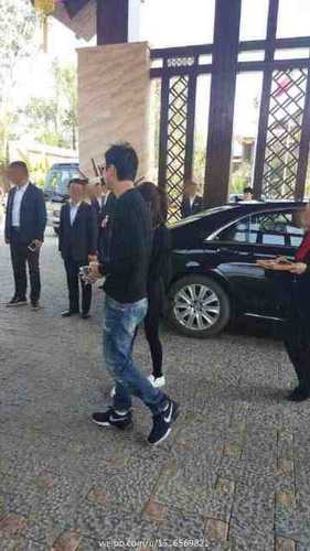 王思聪与网红雪梨现身西双版纳疑带女友见家长