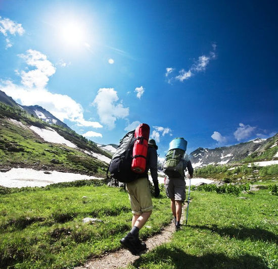 野外活动迷失方向时如何自救呢？