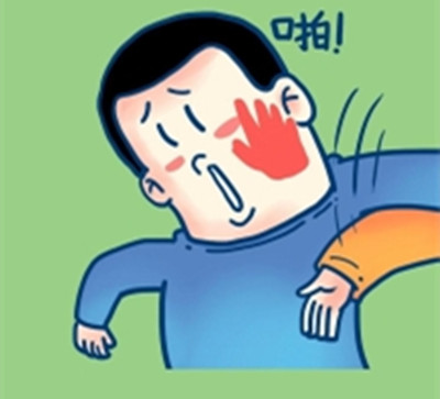 点击图片翻到下一页>> 小伙红包只抢不发被暴打 致脸部受伤