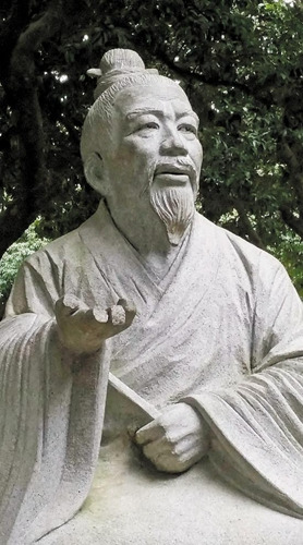 男童脚踩袁崇焕纪念园石像拍照两石像均损毁(图)